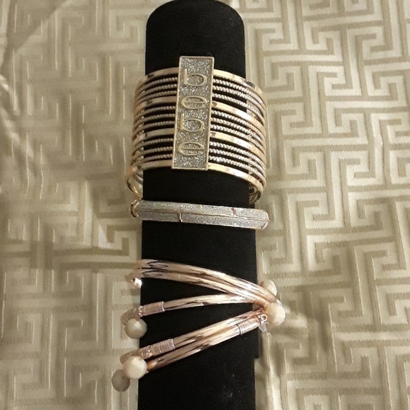 Jewelry - Picture 3 of 6